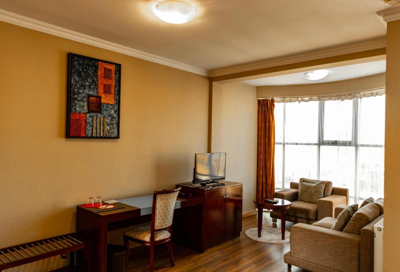 Boutique Hotel Igmas, Prishtina พริสตีนา ภายนอก รูปภาพ